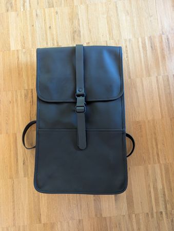 Rains Backpack schwarz neu und ungebraucht