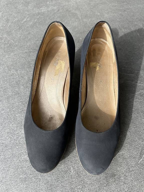 Chaussures femmes: Pumps dunkelblau Gabor, Gr. 40 – D'occasion à Thalwil par and_fdf5