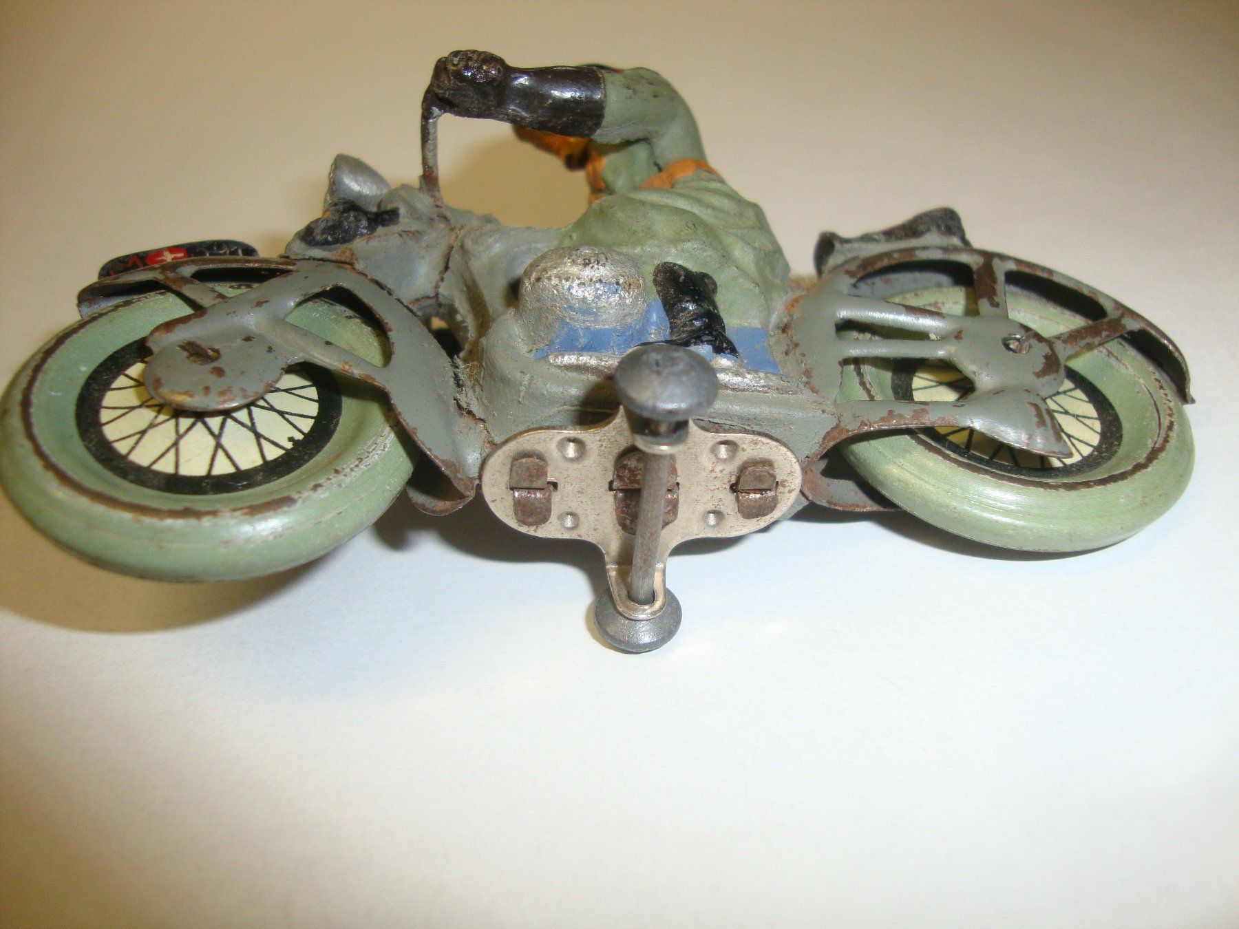 Spielzeuge: Motorradfahrer 2.WK, Soldat, Elastolin? und Blech Kradfahrer – Gebraucht aus Winterthur von halle07 2