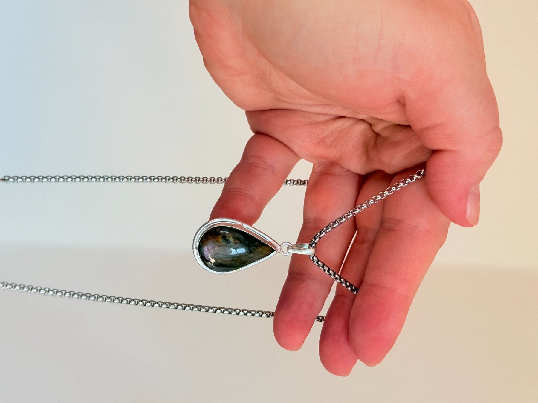 Colliers: Collier vintage avec pendentif en larme ✨ – Neuf avec emballage d'origine à Genève par AGBERG 9