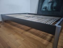 160 x 200cm Bett mit Lattenrost