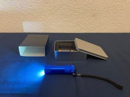 LED - Taschenlampe inkl. Batterien in Blechbox