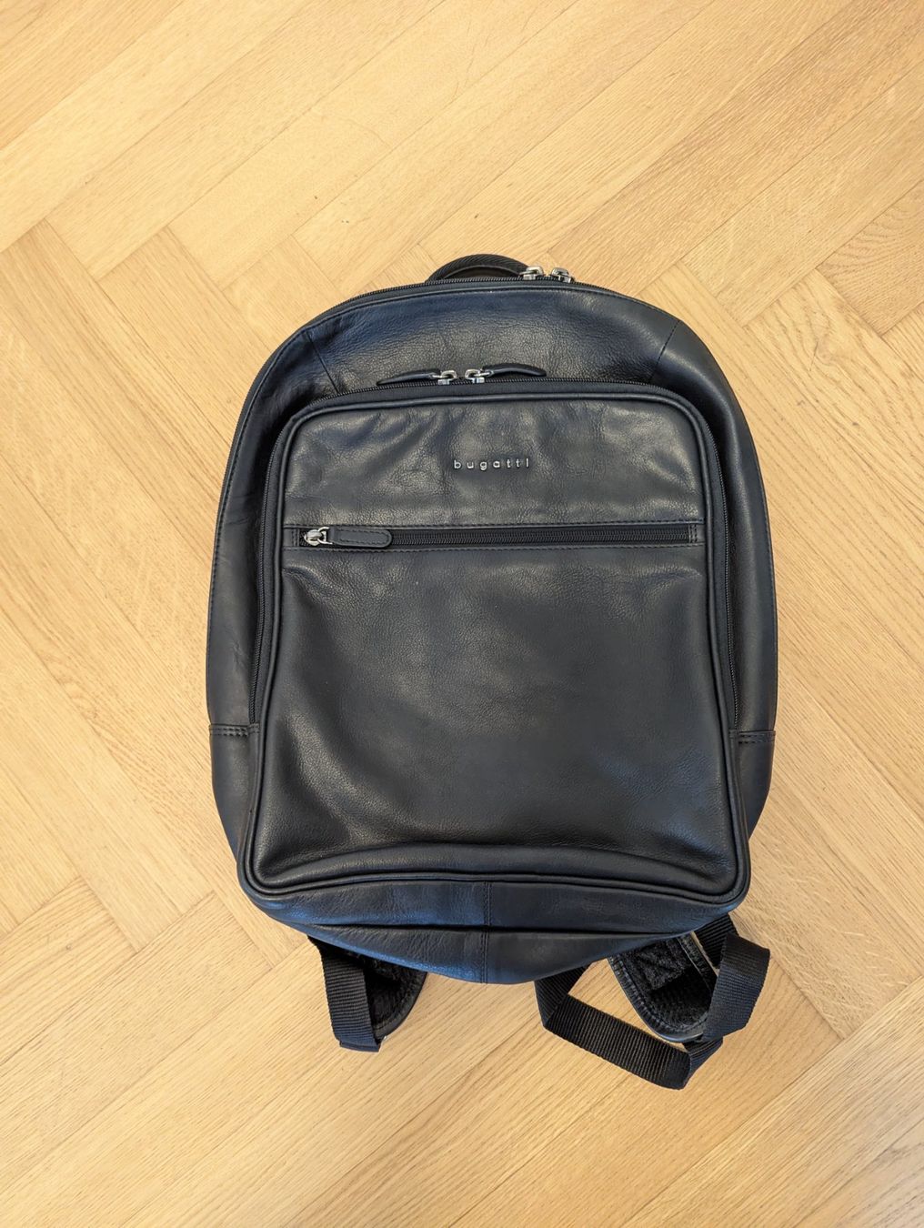 Bugatti Rucksäcke: Black leather backpack bugatti – Gebraucht aus Zürich von icecream