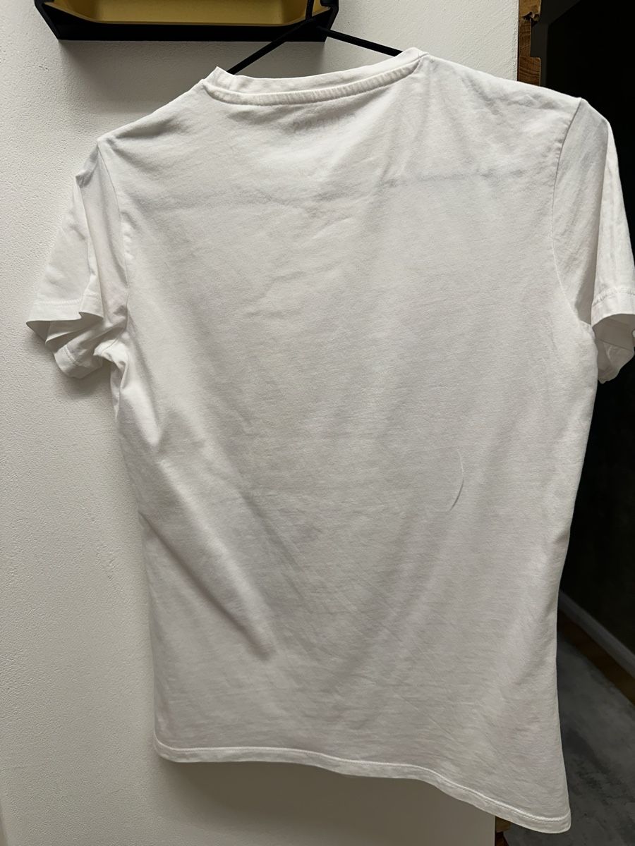T-Shirts: Guess Damen T-Shirt Gr:M – Gebraucht aus Sevelen von Stopglobal. 4