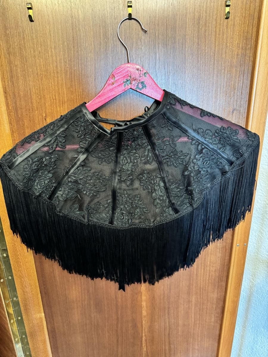 Altro in Moda donna: Gothic Schwarzes Spitzen Cape mit Fransen – Usato da Wolfwil venduto da whyjoker 1
