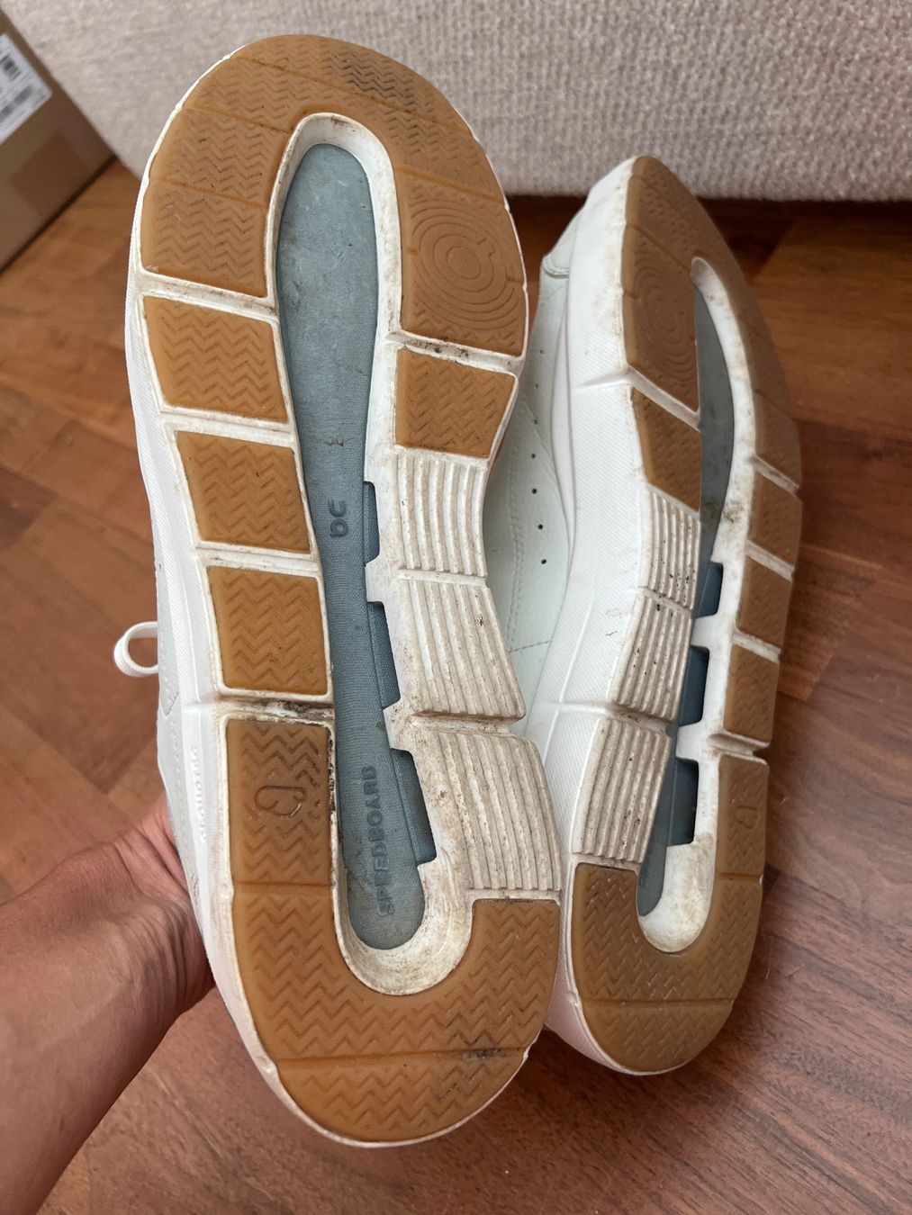 On Scarpe da uomo: On Cloud The Roger Sneaker weiss Leder 46 – Usato da Jona venduto da Sariksa 7