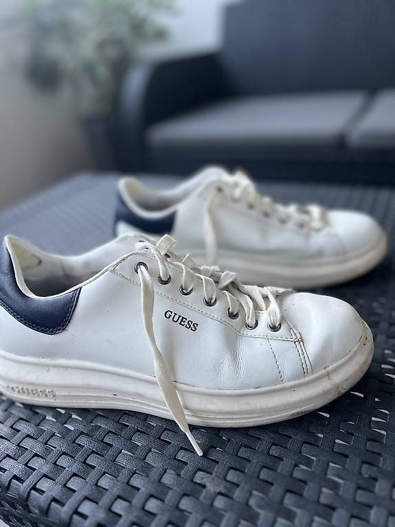Chaussures hommes: Chaussures hommes Guess  – D'occasion à Martigny par fou_9r6q