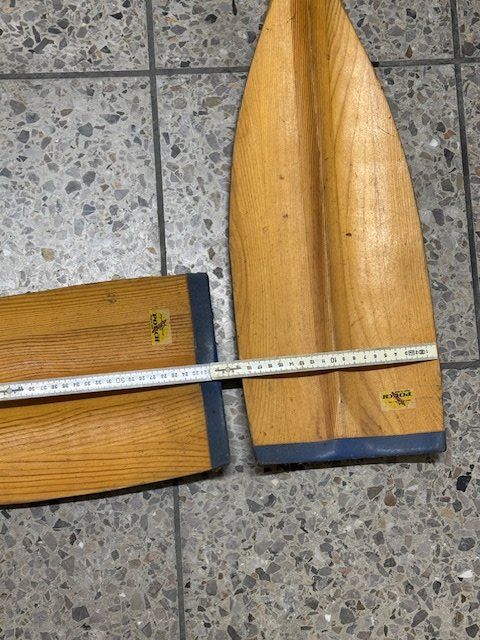 Schlauchboote, Kajaks & Kanus: 2 Holzruder mit Gummiring Sicherung – Gebraucht aus Grüningen von  3