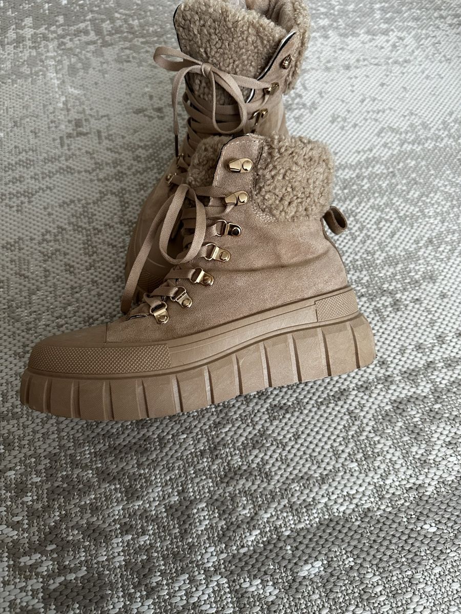 Damenschuhe: Bottes beige 37 – Gebraucht aus La Croix (Lutry) von secondhandZara 1