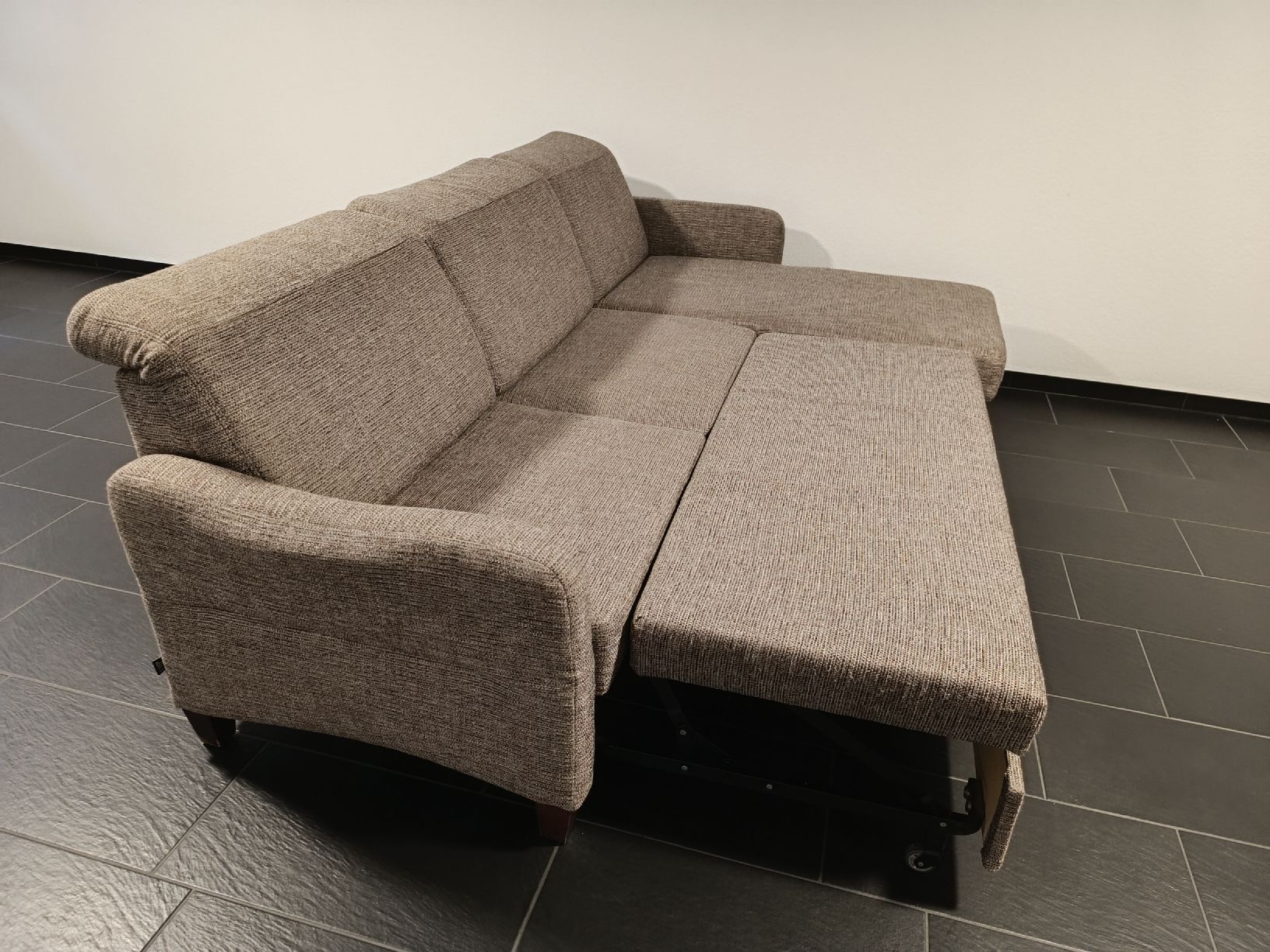 Divani: Tolles Ecksofa Stoff braun mit Bettfunktion und Stauraum. – Usato da Wäldi venduto da cat_zs5r 6