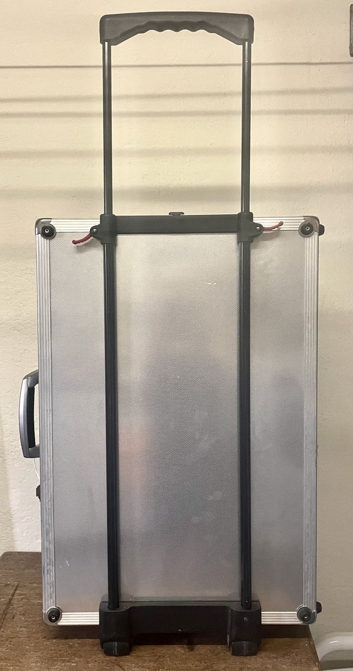 Reisekoffer: ALUMINIUM ROLLKOFFER/ FLIGHTCASE von BwH – Gebraucht aus luzern von Glieve 4
