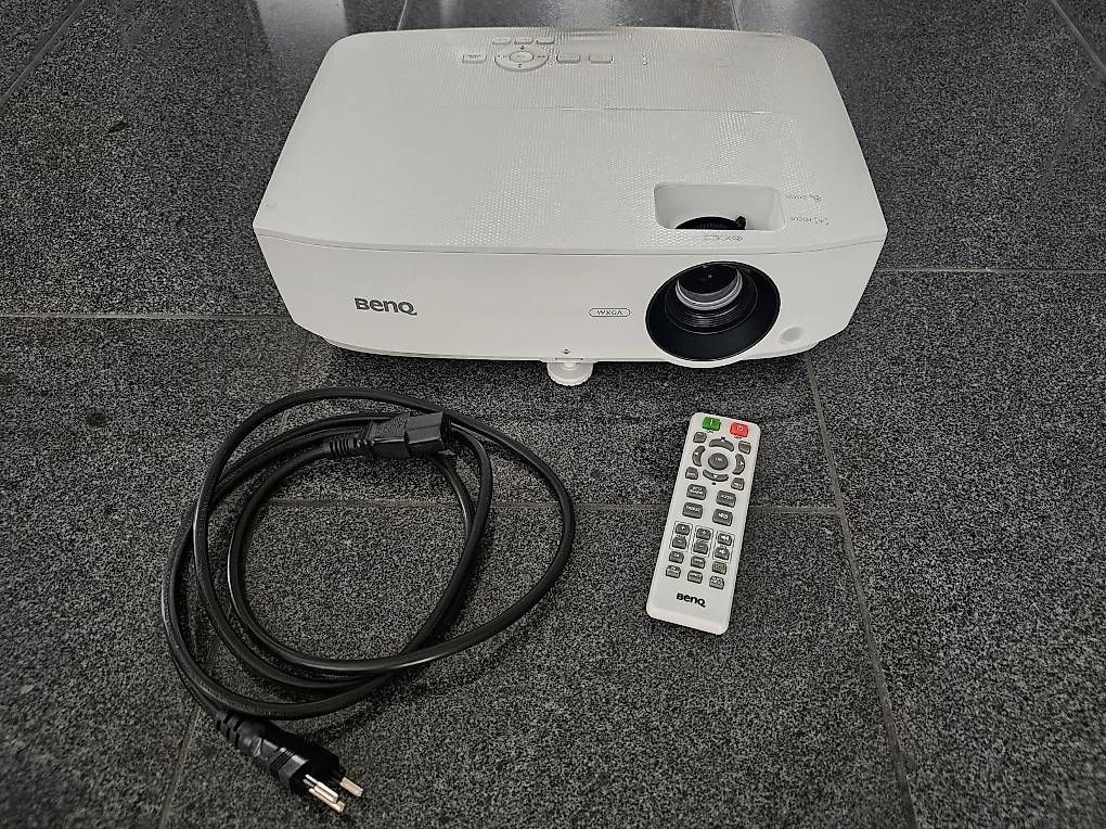 Vidéoprojecteurs: BENQ Beamer – D'occasion à Wildegg par Dragon81 2