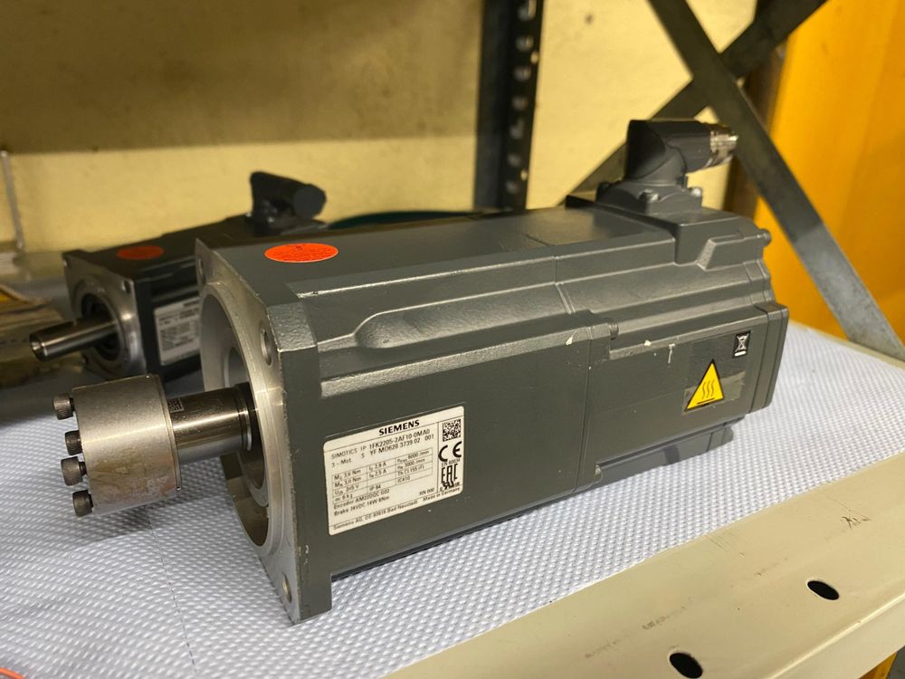 Siemens SIMATIC S71500 und diverse Siemens Servo Komponente Kaufen auf Ricardo