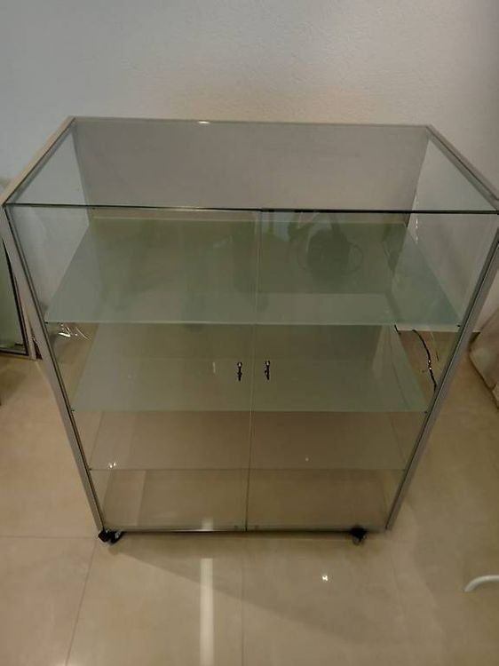 Vetrine: GRATIS Glasvitrine mit defekter rechter Seite – Difettoso da Widen venduto da dem_tdb9