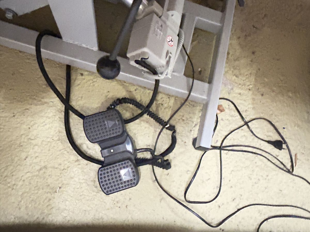 Lettini & sedie per cosmetici: Massageliege elektronisch funktioniert – Usato da Laufen venduto da Bellebellezza 3