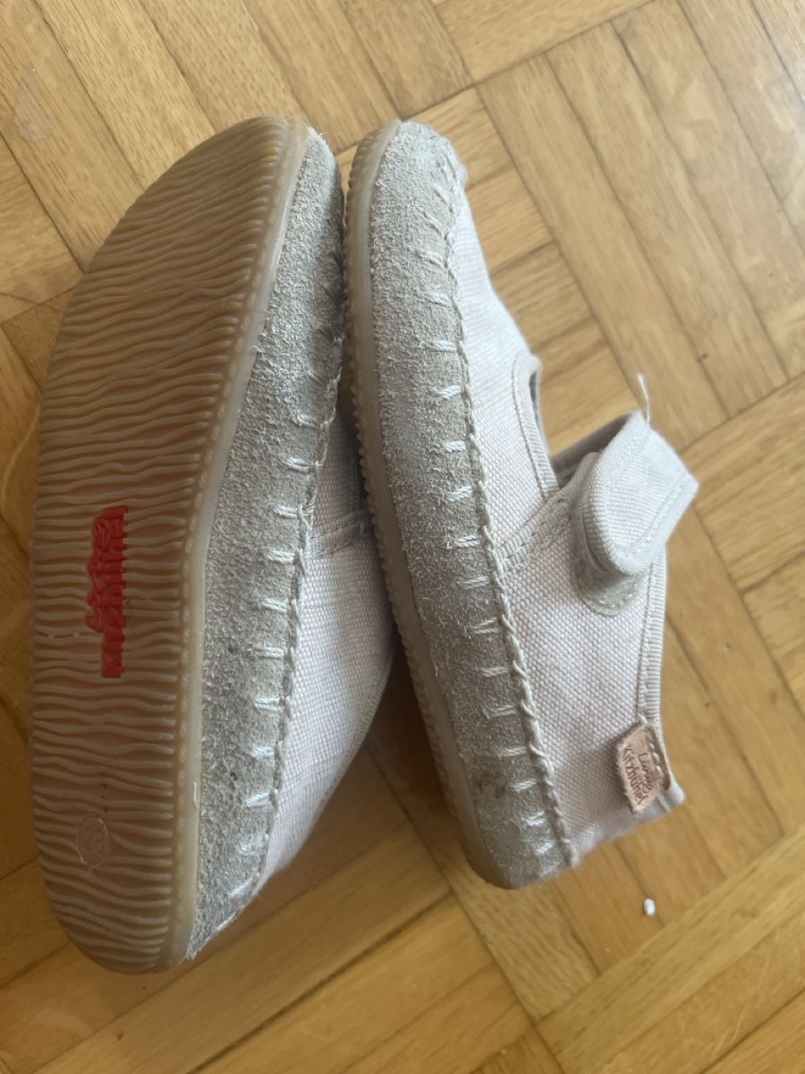 Scarpe per ragazzi: Living Kitzbühel slippers, size 28 – Usato da Villette (Lavaux) venduto da eva_l6gw 2