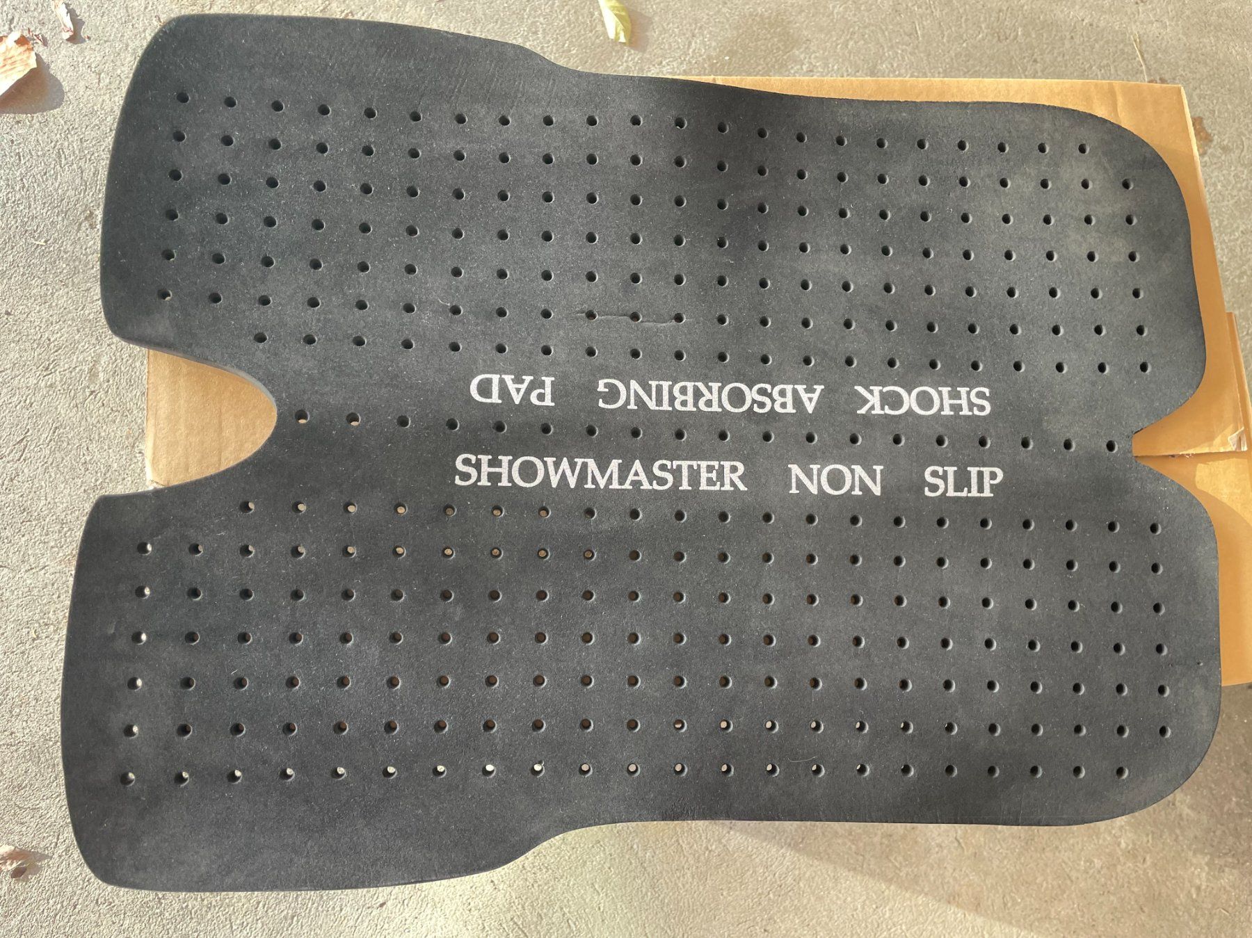Sattel & Sattelzubehör: Showmaster Sattelpad, non slip + Shock absorbing, schwarz – Gebraucht aus Zürich von ann_5xby