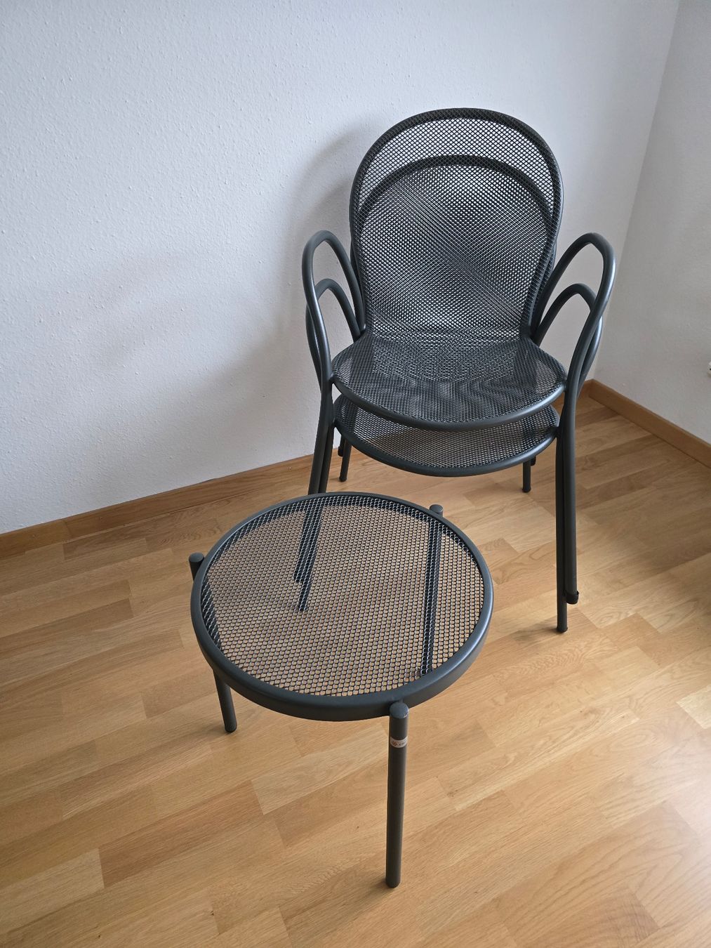 Tischset: 2 Gartenstühle mit Tischli – Gebraucht aus Fischbach-Göslikon von roger301272 1