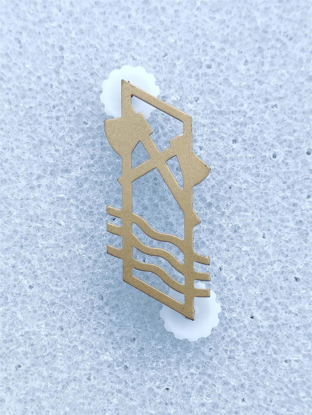 Placchette & Badge: Metallabzeichen Baupionier V2 – Usato da Bauma venduto da SwissMilitaria