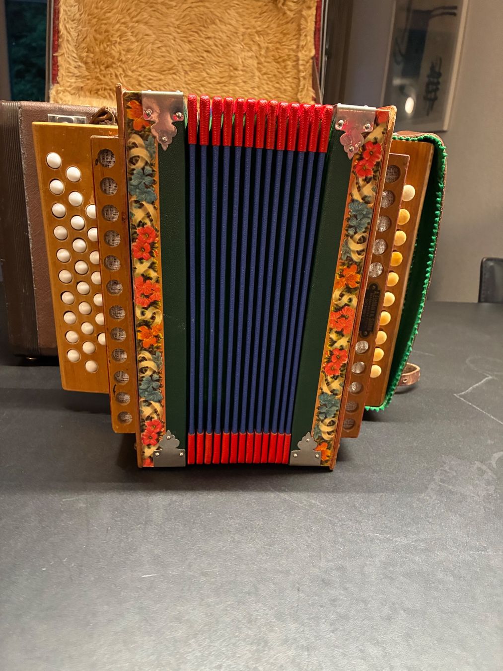 Eichhorn Strumenti musicali: Schwyzerörgeli Eichhorn Stöpselbass – Usato da Adligenswil venduto da Geferespetz