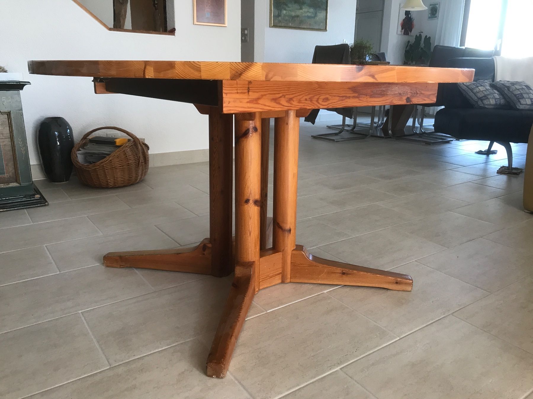 Set di tavolo e panche: Esstisch mit 6 Stühlen – Usato da Oberbuchsiten venduto da manfred.schlaeppi 2