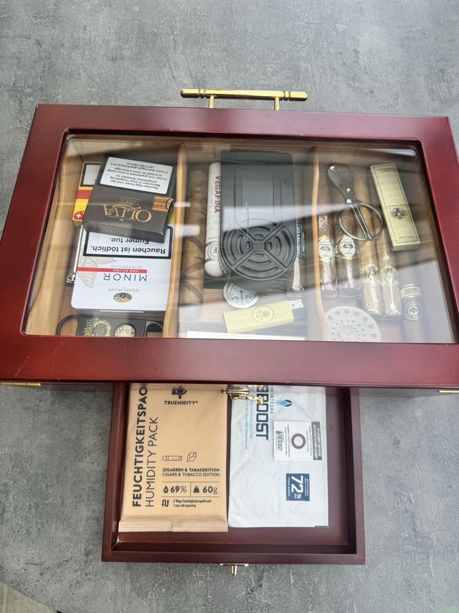Humidor per sigari: Cigar Humidor Collection, with Accessories – Usato da Seuzach venduto da Wolf936 6