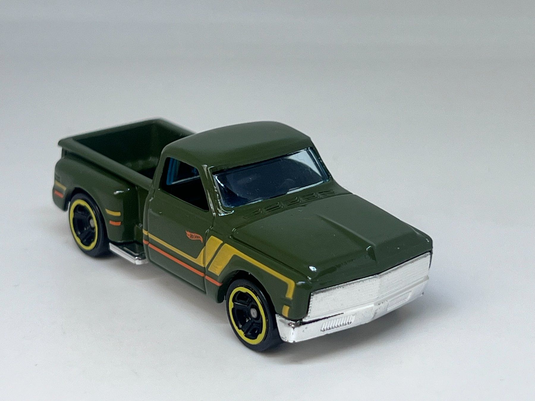 Hot Wheels Modellini d'auto: Hot Wheels '69 Chevy #453 – Usato da Wildegg venduto da LaaBoutique