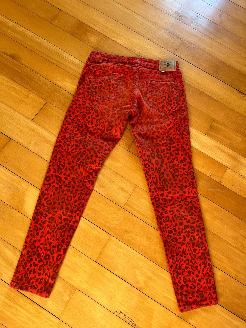 Jeans: Ausgefallene Jeans Leopard-Look Rot Gr. 28 – Gebraucht aus Therwil von Mucjing 5