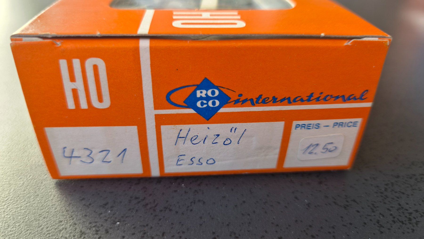 Roco Modelleisenbahnen: Roco 4321 Containerwagen mit Container Esso H0 DC OVP – Neu und originalverpackt aus Huttwil von Tgv03 5