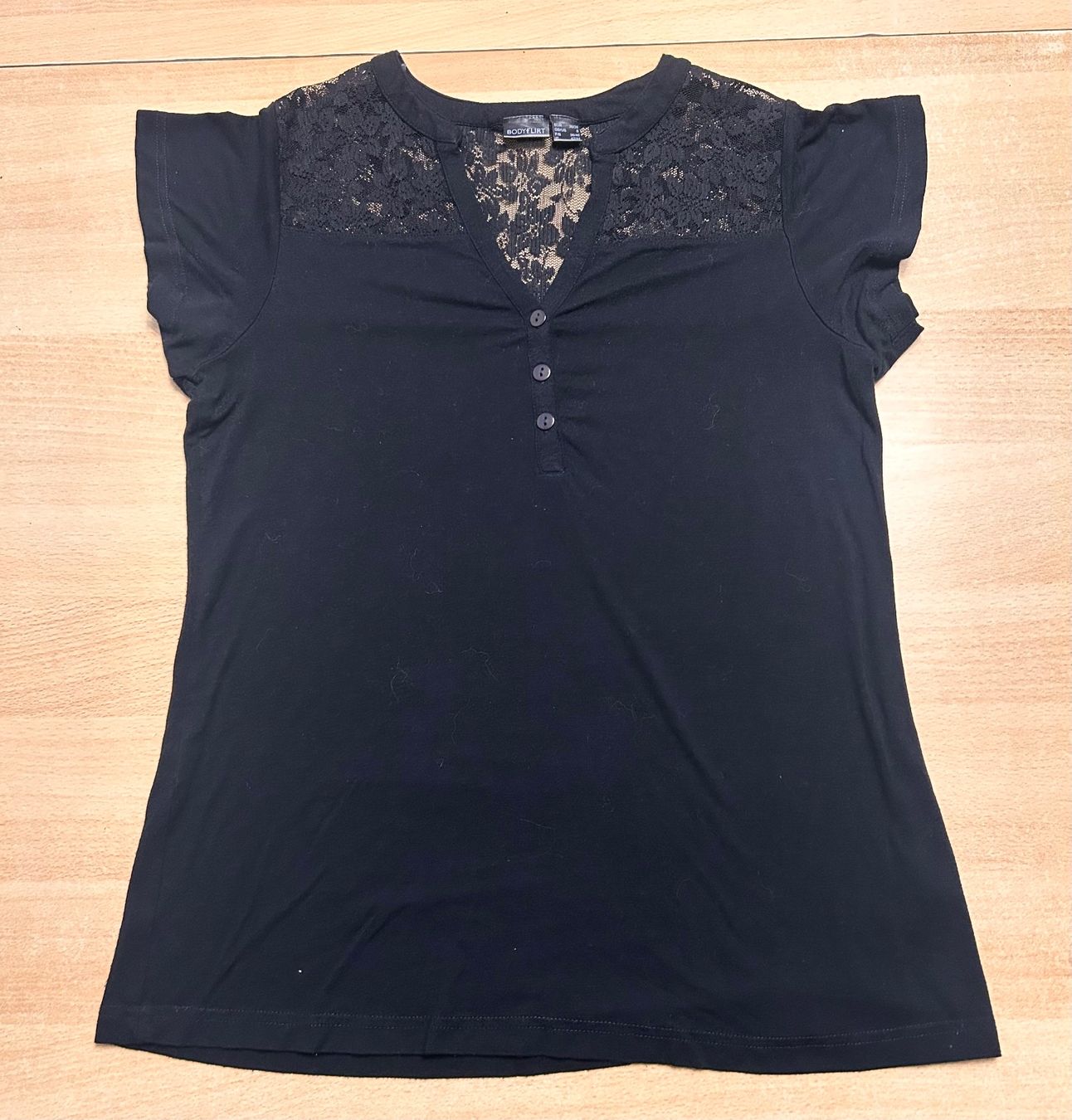 T-Shirts: Maglietta con pizzo – Gebraucht aus Bellinzona von RossoScarlatto 1