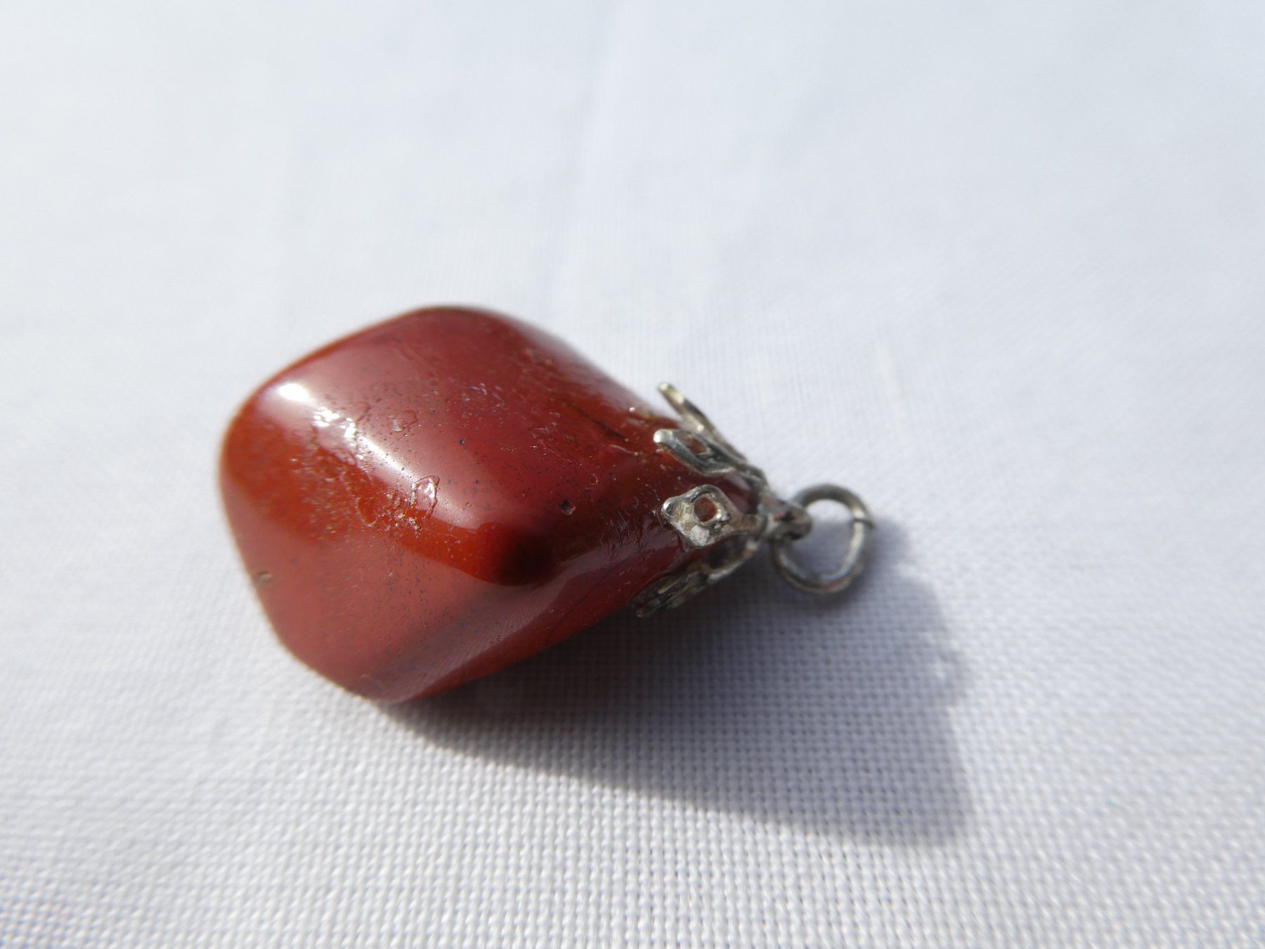 Anhänger: Schmuck-Anhänger mit rotem Jaspis; Länge 2.0cm – Gebraucht aus Gattikon von kaandooh