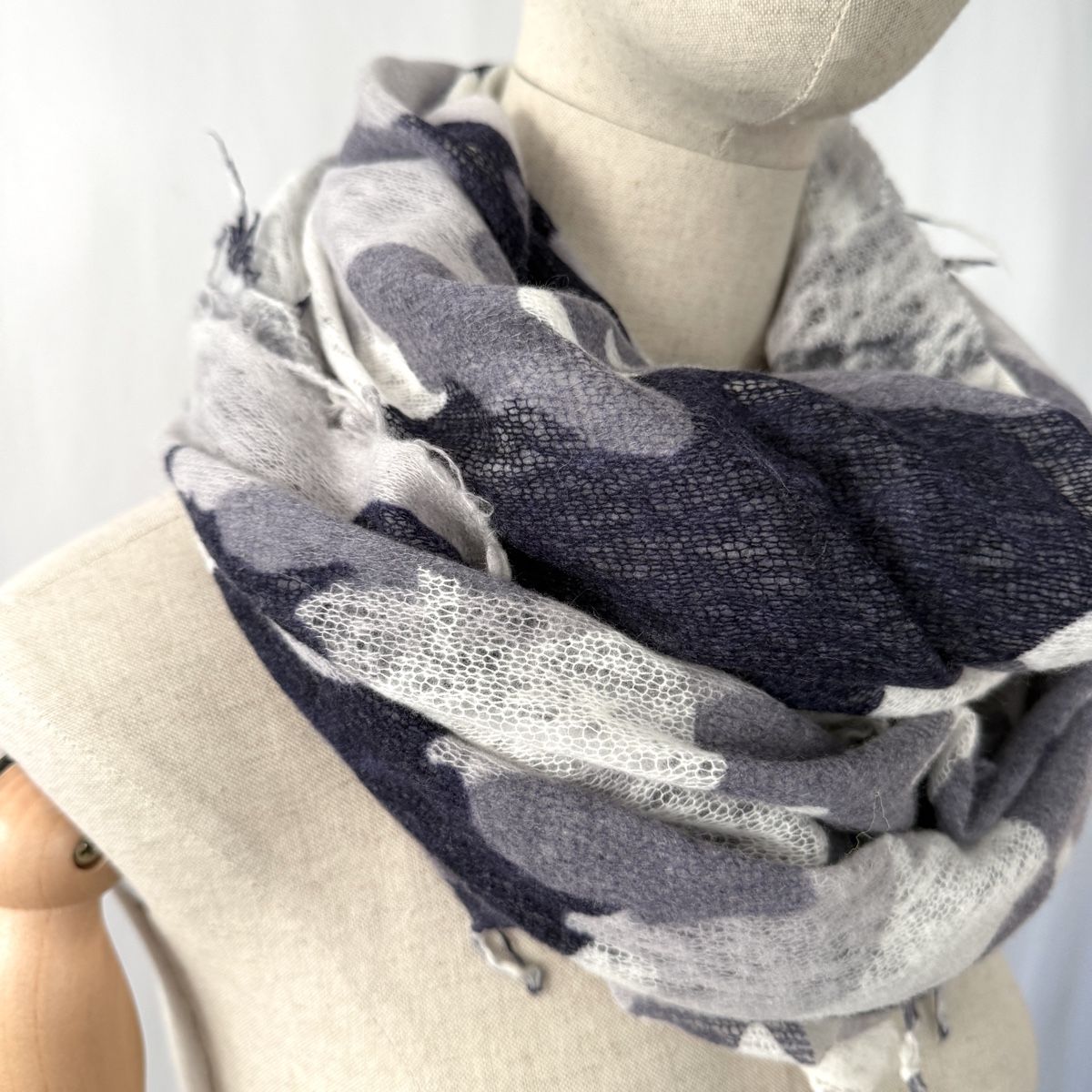 Hemisphere Foulard & Sciarpe: HEMISPHERE Cashmere Scarf – Nuovo (secondo la descrizione) da Emmen venduto da Colette-Juliette 3