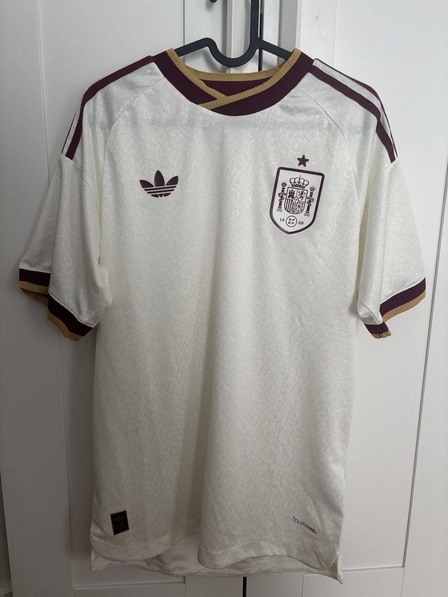 Adidas T-shirt: Spain National Team jersey  – Nuovo (secondo la descrizione) da Riedikon venduto da cra_kym5
