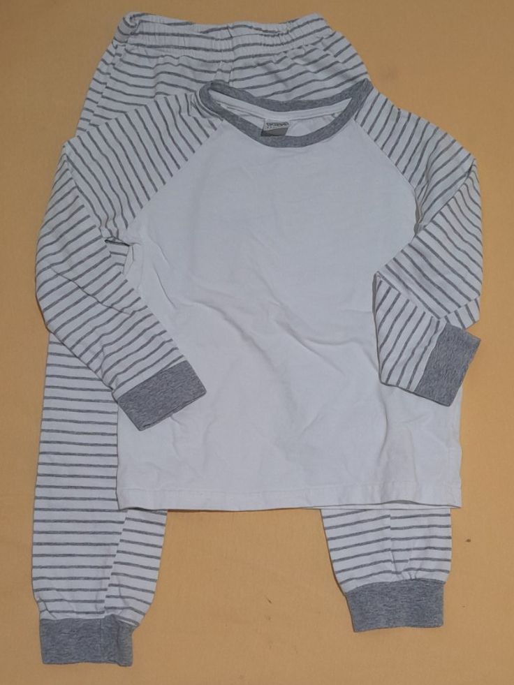 Migros Pyjamas: Pyjama Set Langarm Grösse 110/ 116 – D'occasion à Zürich par cole15