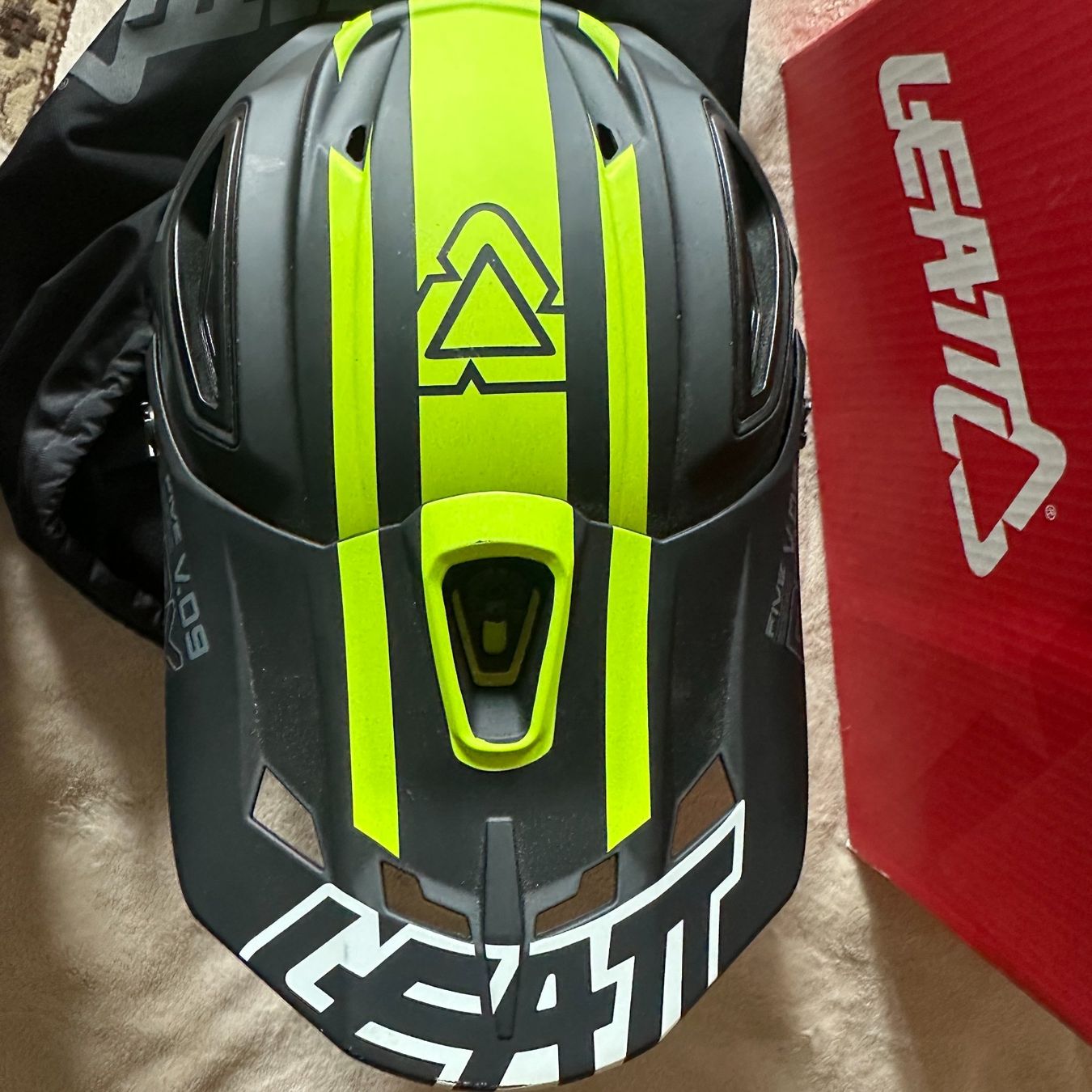 Leatt Caschi: LEATT Helm DBX 5.0 V09 55-56CM – Nuovo (secondo la descrizione) da Tägertschi venduto da TheChange 2