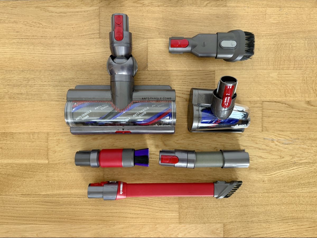 Dyson Aspirapolveri & Accessori: Dyson V15 Detect Extra + Dyson grab and go dok – Difettoso da Bern venduto da StrawberryKing 1