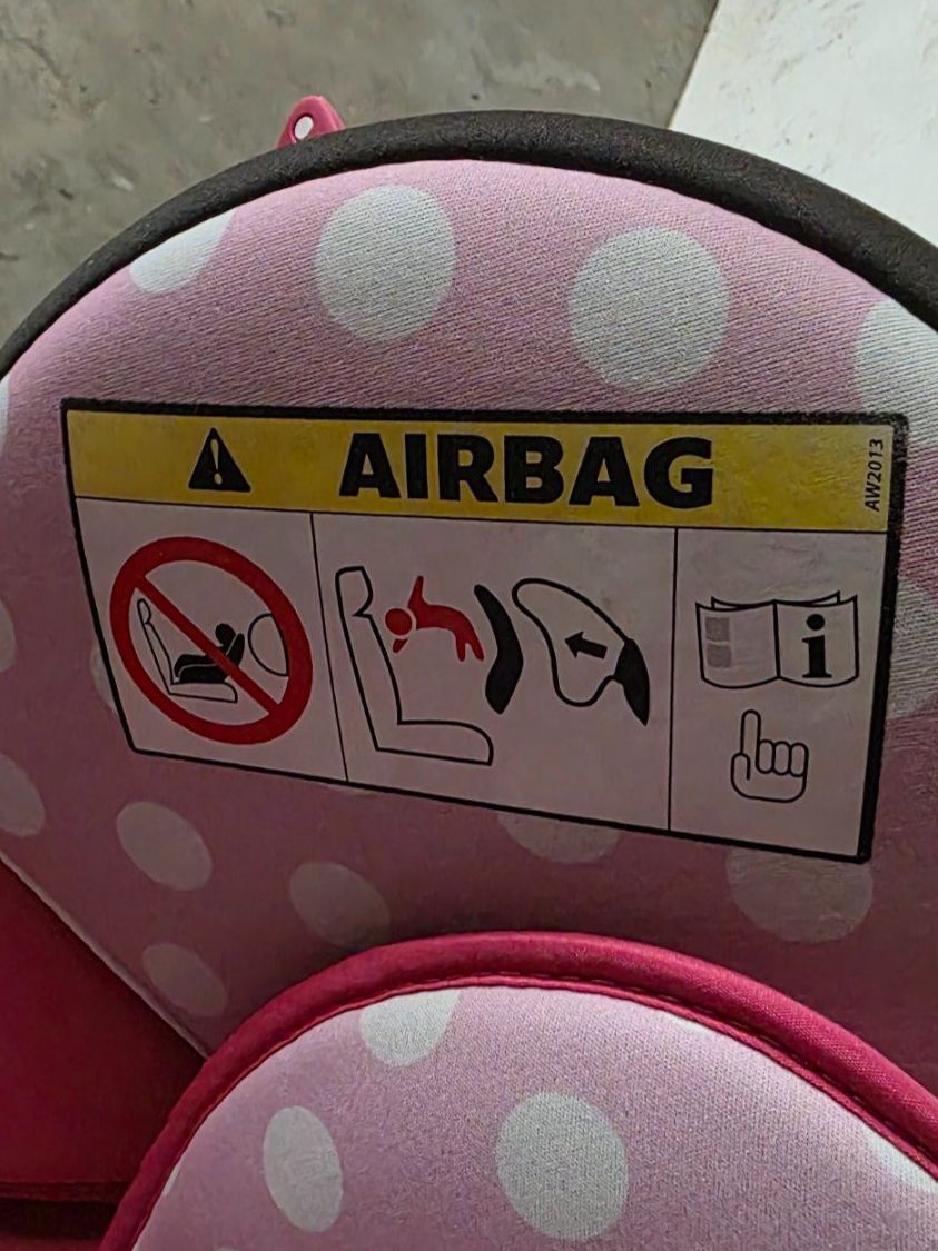 Seggiolini per auto: Minnie Maus Kindersitz / Autositz – Usato da Bern venduto da KavIndustries 1