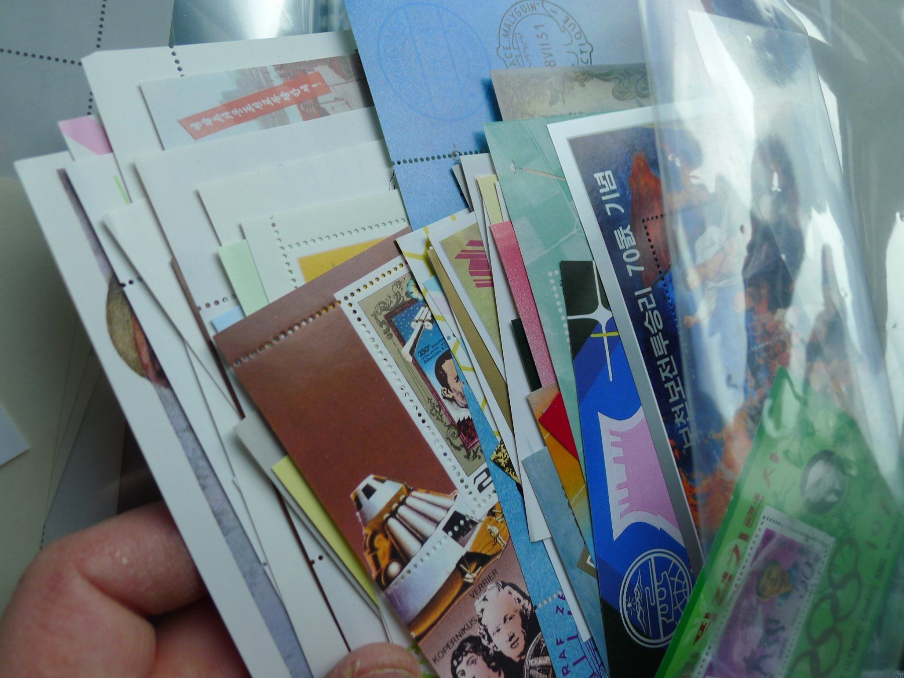 Alle Briefmarken: Gross Ausland Block und Bogen Sammlung mit 47 Bildern – Gebraucht aus Dagmersellen von q1w2e3r4 5