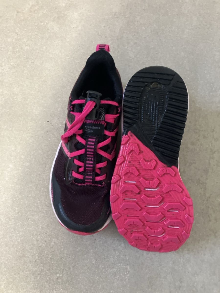 New Balance Scarpe per ragazze: NewBalance Outdoor/Wanderschuhe 28.5 – Usato da Rothenthurm venduto da Family_B 1