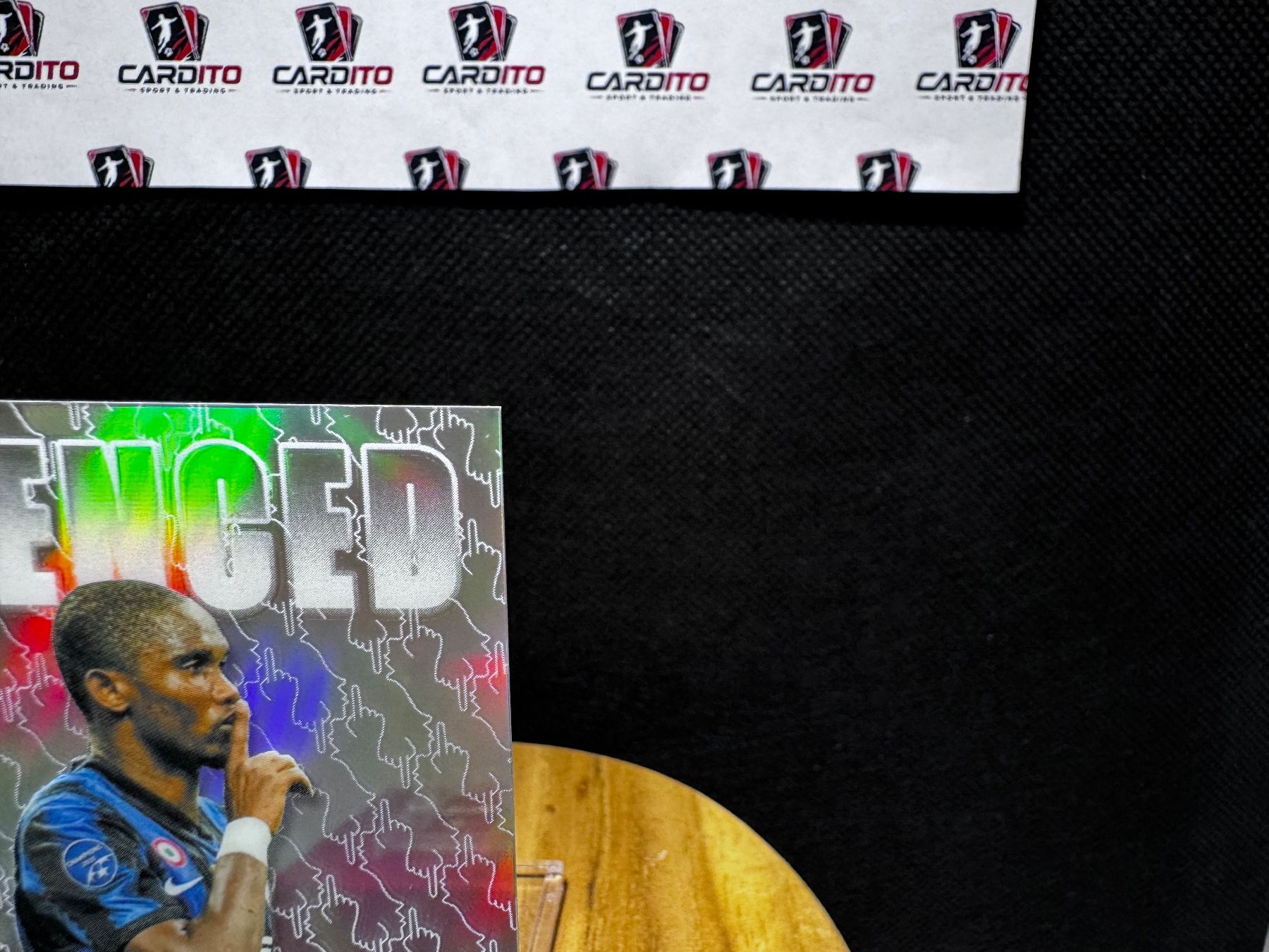 Topps Sammelbilder & Trading cards: 2025-26 Topps Chrome UCC Samuel Eto'o Silenced Insert – Gebraucht aus Reconvilier von Cardito 3