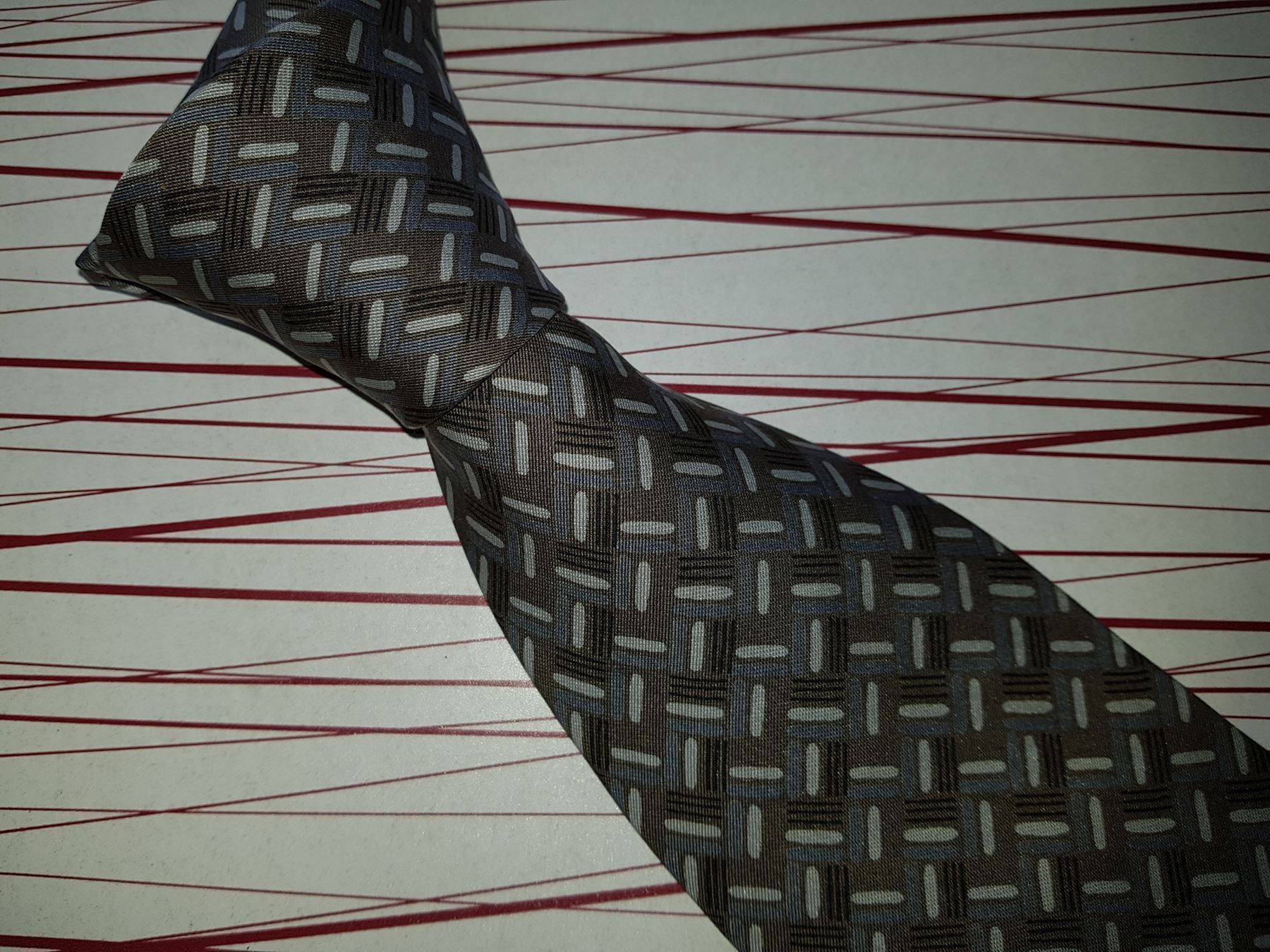 Lanvin Cravatte: LANVIN Cravate en soie / seiden Krawatte – Usato da Cossonay-ville venduto da Super-Price-Quality 4