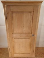 Antiker Tannenholz Schrank
