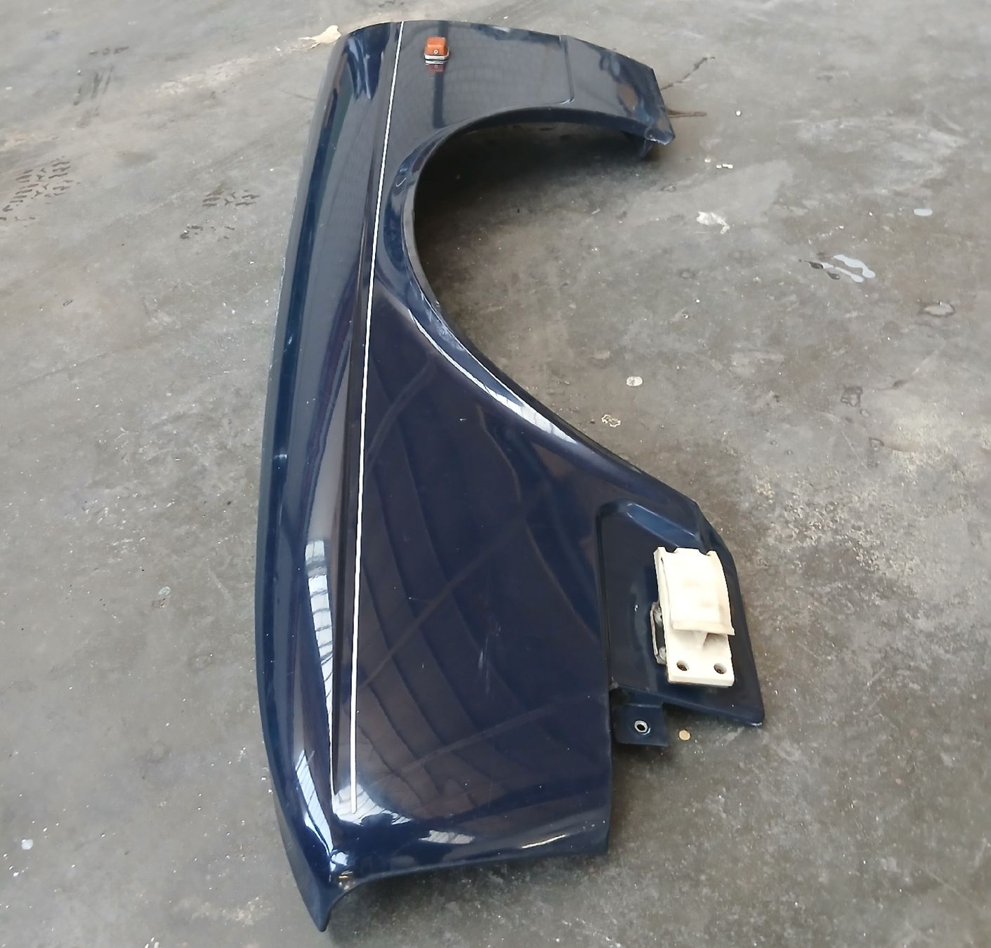 Jaguar Tutti pezzi di ricambio auto: Aile gauche Jaguar XJ40 – Usato da la heutte venduto da Auto-stock 1