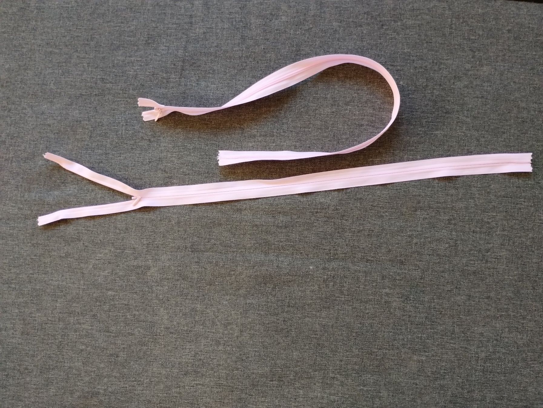 Tessuti: 30x Rosa Reissverschluss 60cm - Fermeture éclair rose – Nuovo e nell'imballaggio originale da Lausanne venduto da novastoris