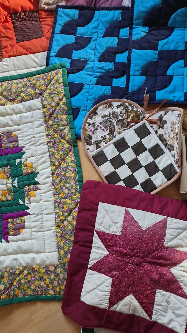 Coperte: Patchwork Decken und Topflappen Set verschiedene Motive 70er – Nuovo (secondo la descrizione) da Kölliken venduto da MissesBossTop1 5
