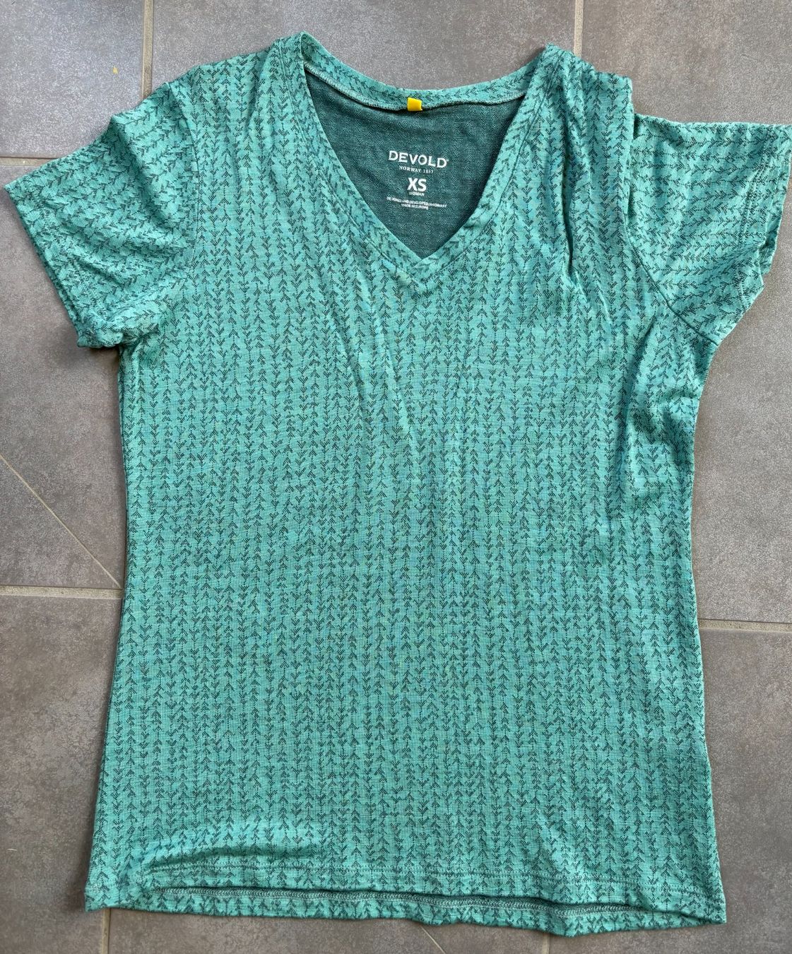 T-shirt: Devold T-Shirt XS Damen – Nuovo (secondo la descrizione) da Frauenfeld venduto da Nezadim