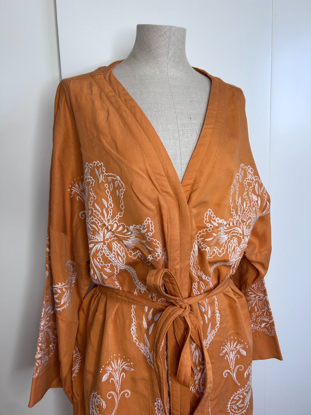 Kimono: H&M Premium Selection Embroidered Robe – Nuovo (secondo la descrizione) da St. Gallen venduto da look-twice 1