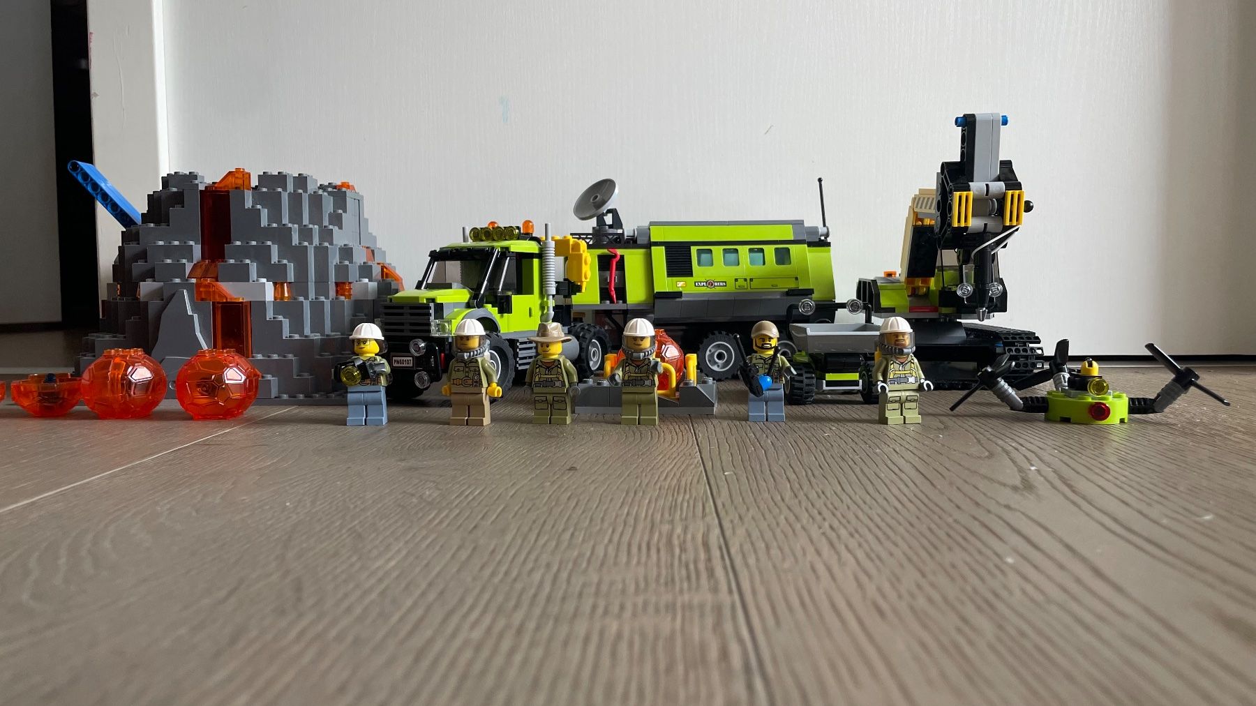 Lego Baukästen: Lego 60124 La base d'exploration du volcan – Gebraucht aus Satigny von gislerl 2