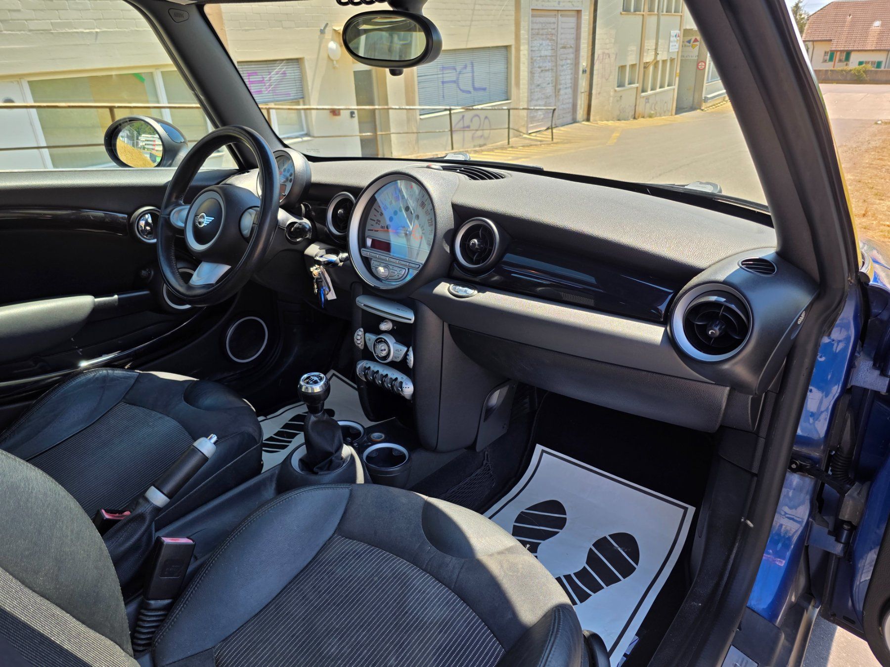Mini Autos: Mini Cooper 1.6i ab MFK 04.2025! – D'occasion à Obernau par DealMaschine 4