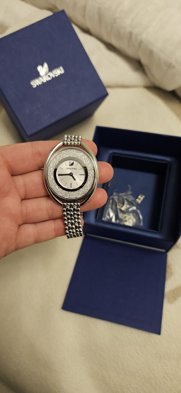 Swarovski Uhren: Swarovski Damenuhr silberfarben mit Box  – Gebraucht aus Möhlin von Dita-22